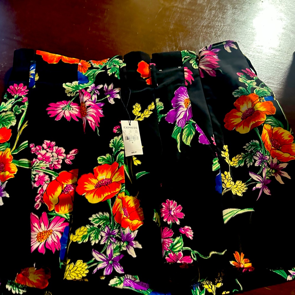 Beautiful flow skort new with tags from Express